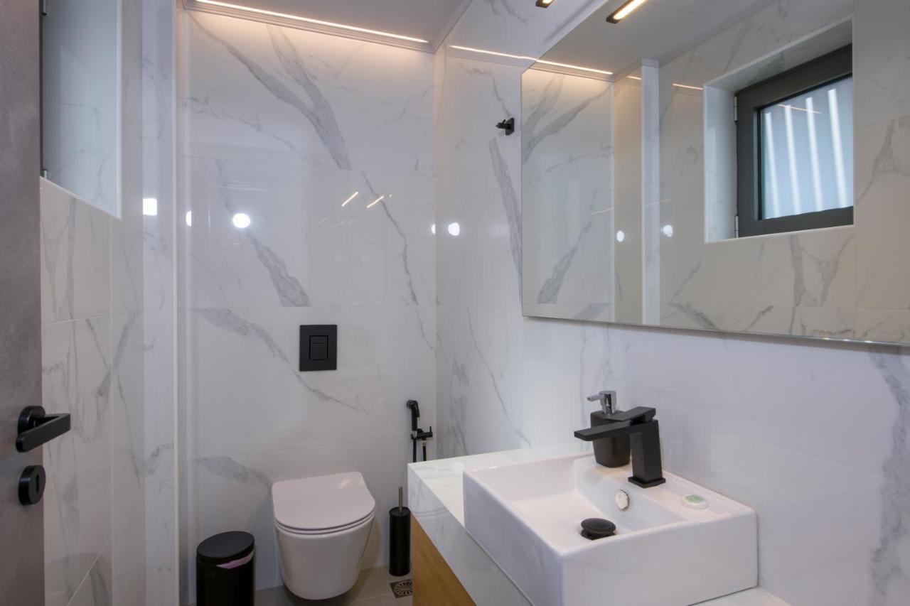 Xenias Luxury Villa *